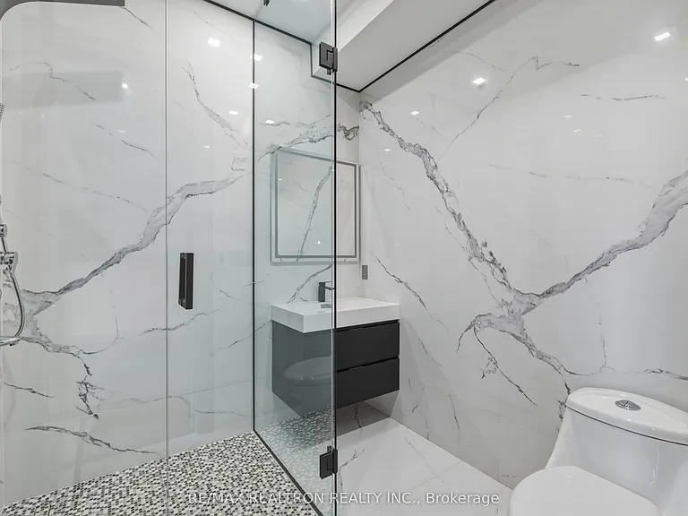 1002 Spadina Rd — Photo 27