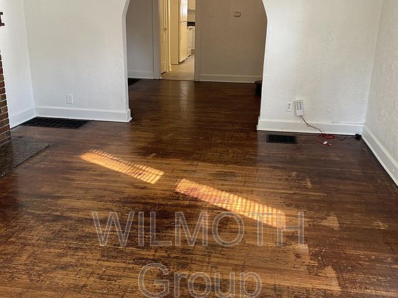 3rd image of 5275 N College Ave