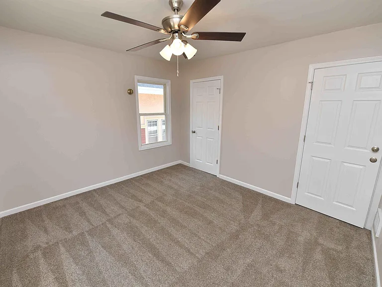 1027 N University St — Photo 34
