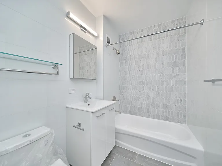 160 Riverside Blvd #3N — Photo 12