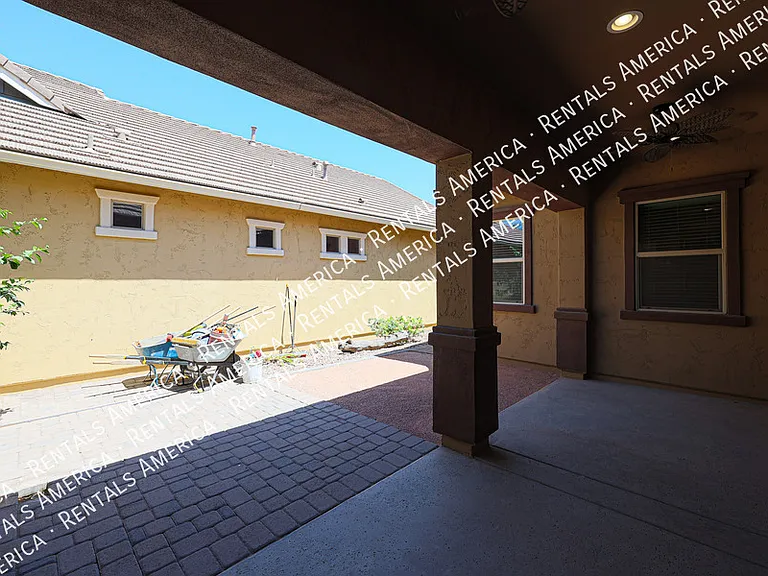 4429 E Jones St — Photo 34