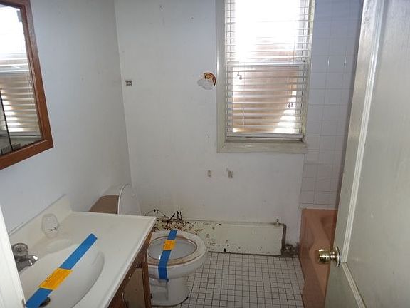 3rd image of 1612 S 58th Ct