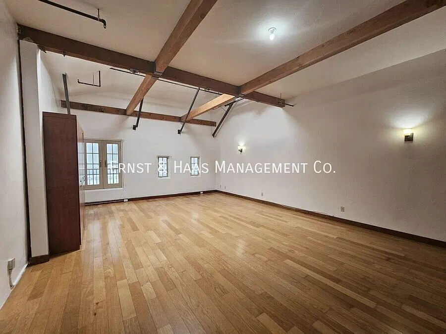 Stunning Artist Loft! *Move-In Special* — Photo 2