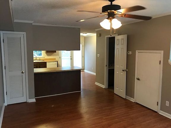 5th image of 136 Oakmont Dr APT 9