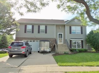 907 Stonegate Ct, Joliet, IL 60435