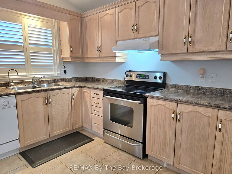31 Forest Ave #A — Photo 11
