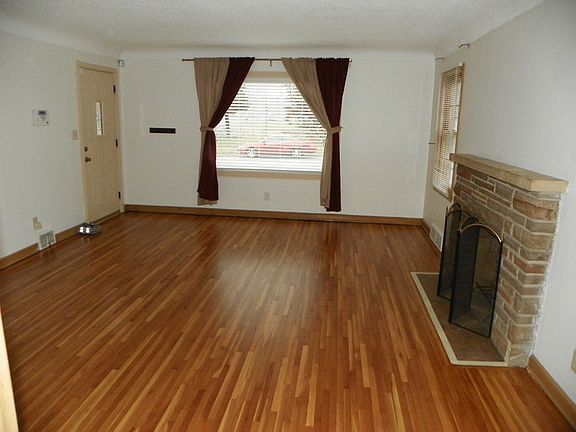 3rd image of 625 Arlington Ave W