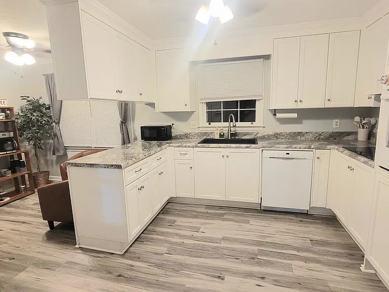 806 Greenwood Dr — Photo 48
