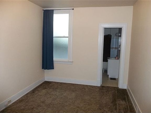 3rd image of 1015 Fremont Ave NW #1