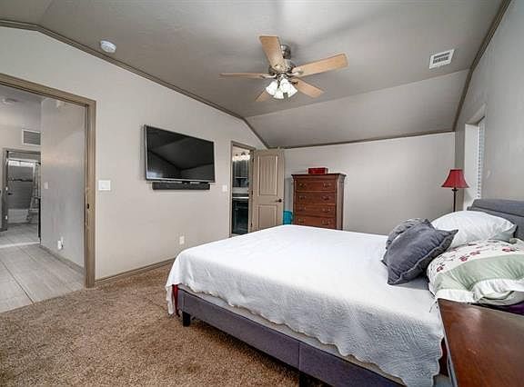 3rd image of 249 Lincoln Ln