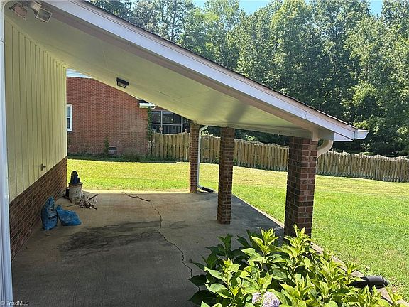 4th image of 4704 Chesterton Dr