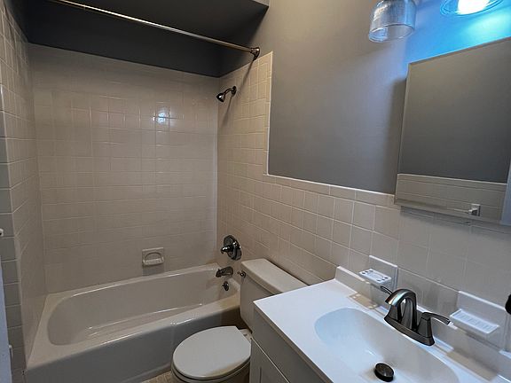 5th image of 576 Warburton Ave #2R