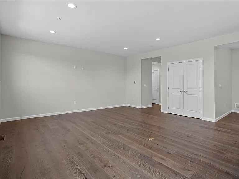 413 Walnut Ct — Photo 4