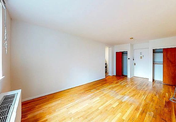4th image of 433 W 43rd St #3N