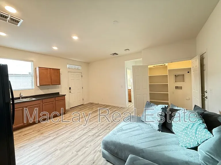 2372 E Dust Devil Dr — Photo 20