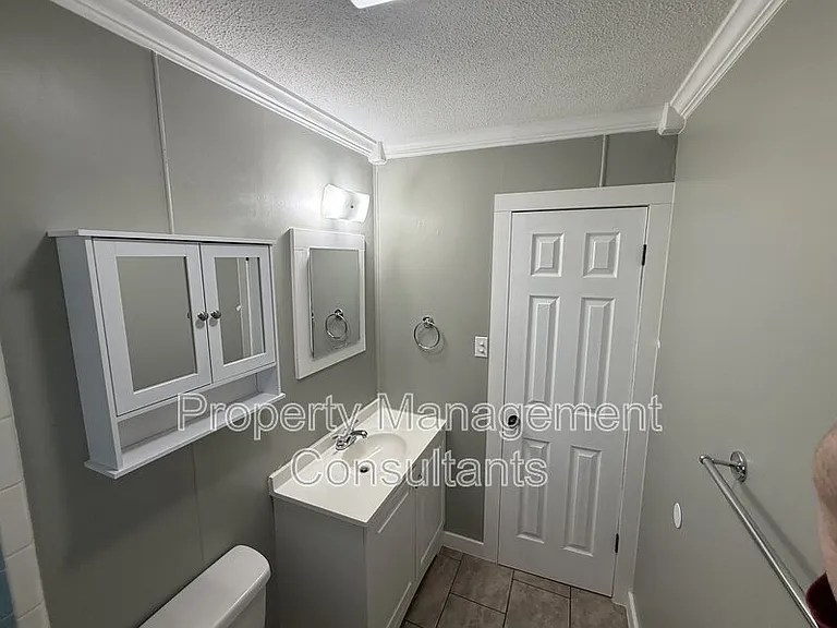 2800 E 10th Ave — Photo 9