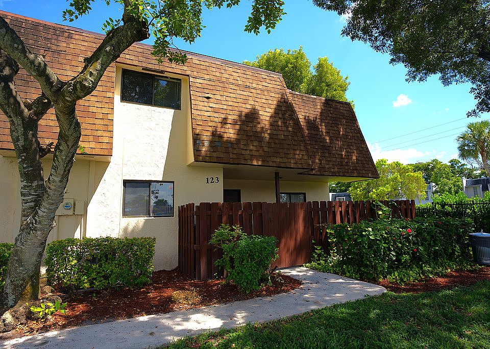 1st image of 123 San Remo Blvd