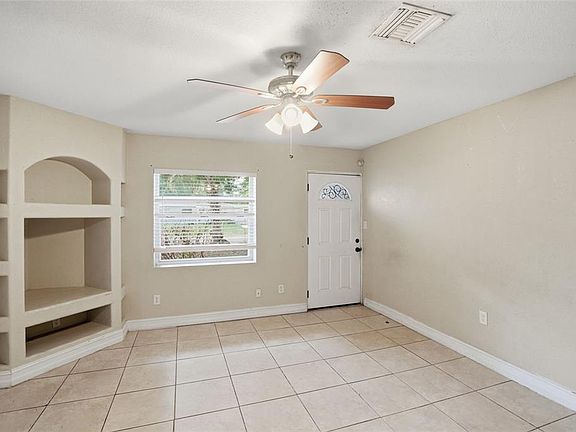 4th image of 1011 Santa Barbara Rd