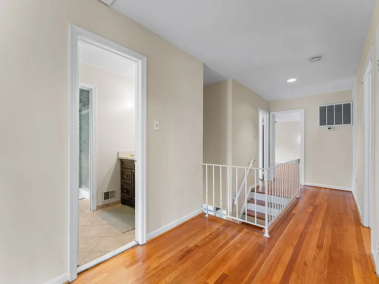 5 BRs,3 full BAs on 2nd floor