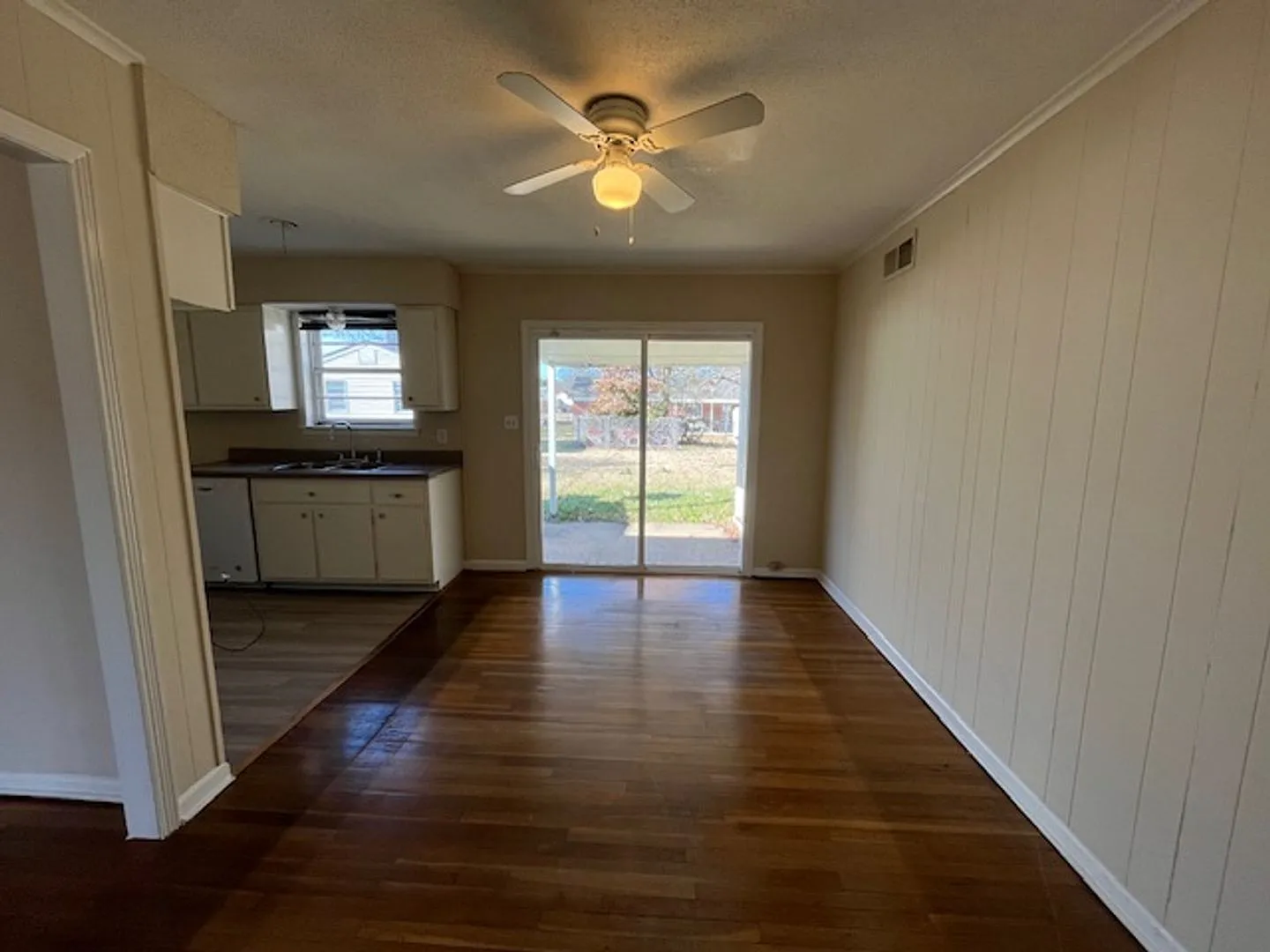 Renovated 3 Bedroom 1 Bath Home with 1 Car Garage for Rent! — Photo 3