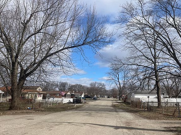 5th image of 2412 Warrendale Ave