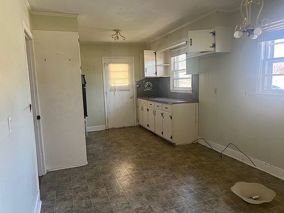 2nd image of 408 Westview Dr