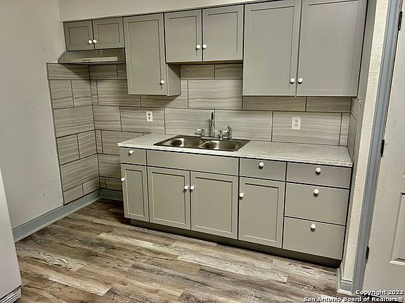 3rd image of 153 E Baylor #2