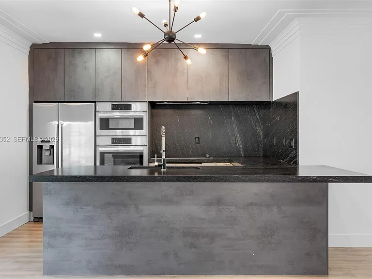 365 Fairway Dr — Photo 1