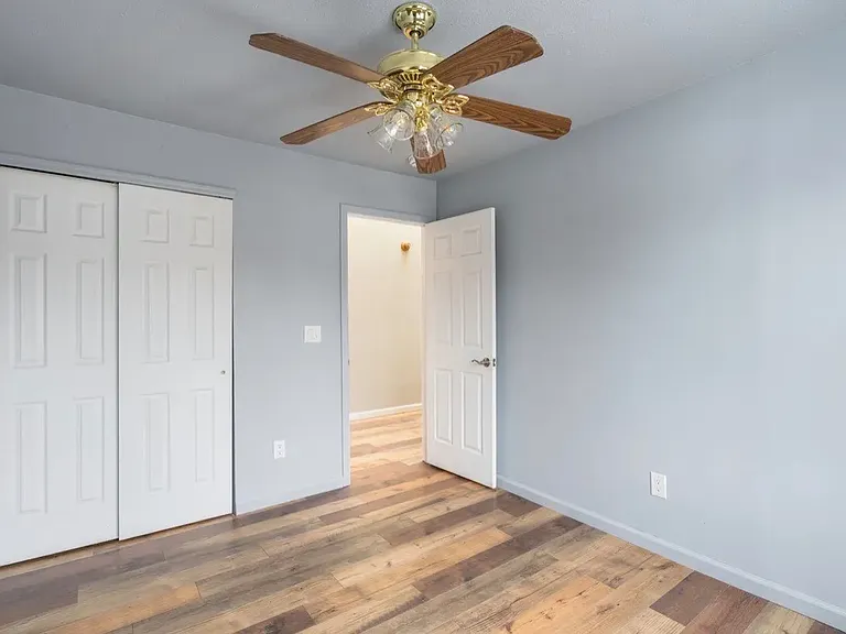 1221 Whispering Hills Dr — Photo 6
