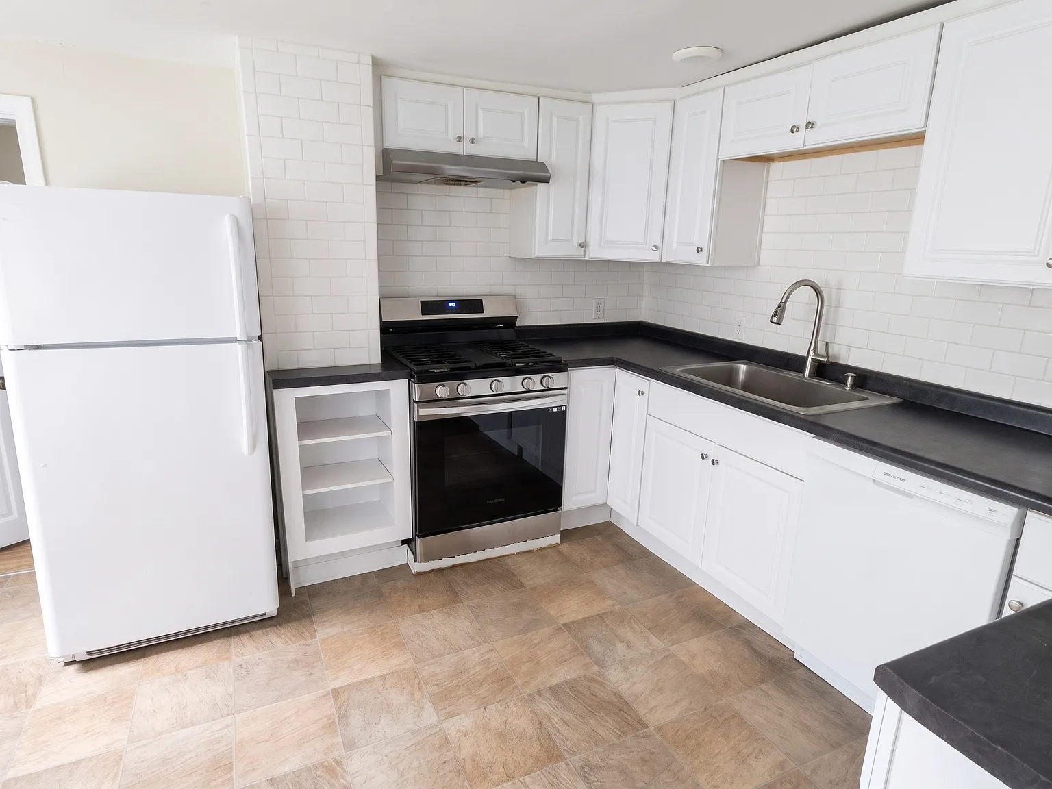 5 bed, 1742 sqft, $4,249 — Photo 1