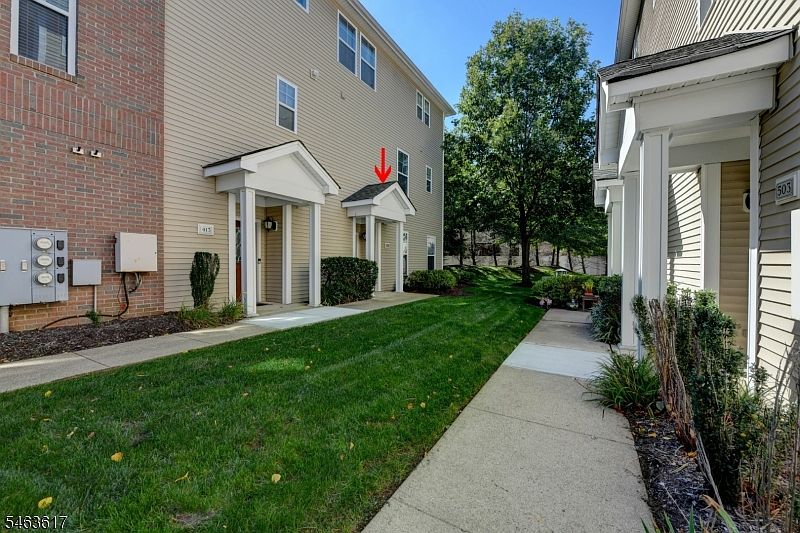 1st image of 415 River Pl