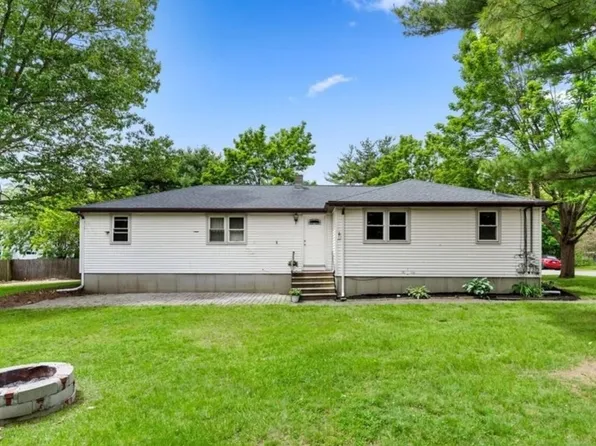 56 Avery St, Ipswich, MA 01938