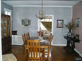 4th image of 32 Essex St