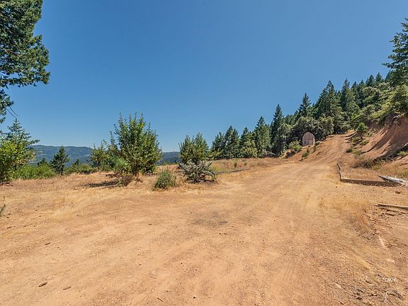 4th image of 190 Upper Moore Gulch Rd