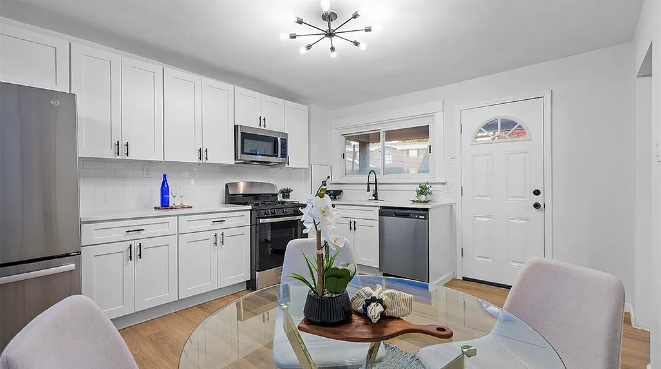 4 bed, 2.5 bath, 2130 sqft, $2,200 — Photo 4