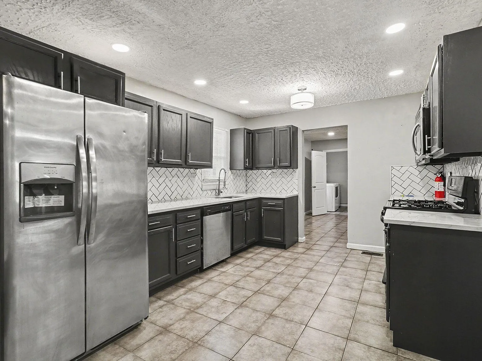 4 bed, 2.5 bath, 1500 sqft, $711 — Photo 4