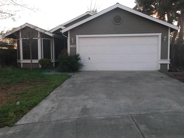 822 Alameda St — Photo 1