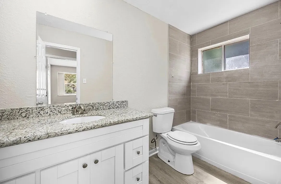 3 bed, 1814 sqft, $1,886 — Photo 3