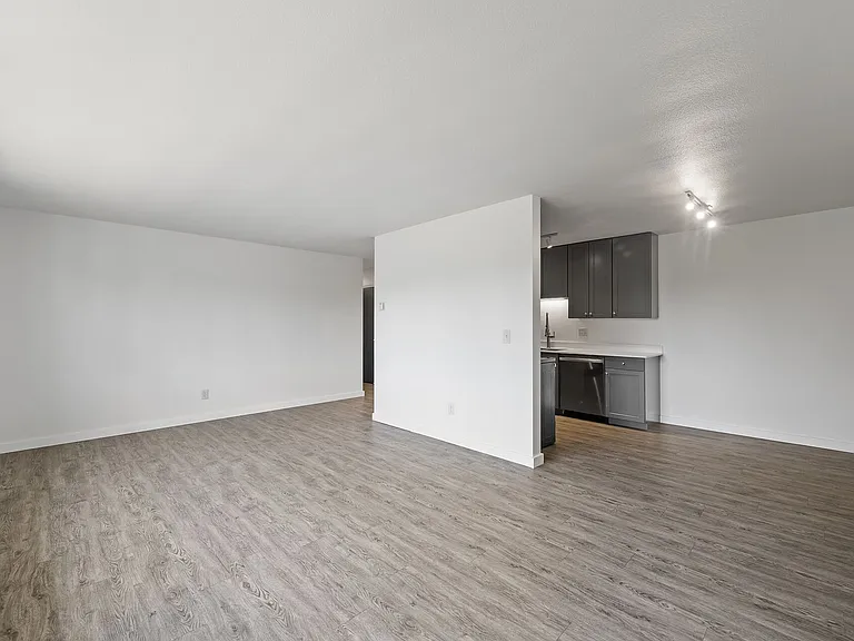 6200 Golden Valley Rd — Photo 25