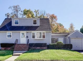 36 Gray St, West Caldwell, NJ 07006