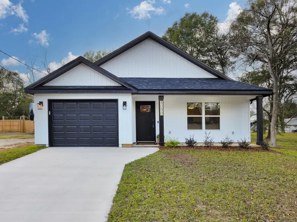 8090 3rd St, Laurel Hill, FL 32567