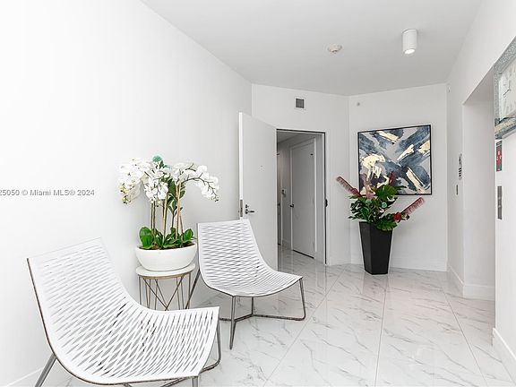 5th image of 16385 Biscayne Blvd #1701-2