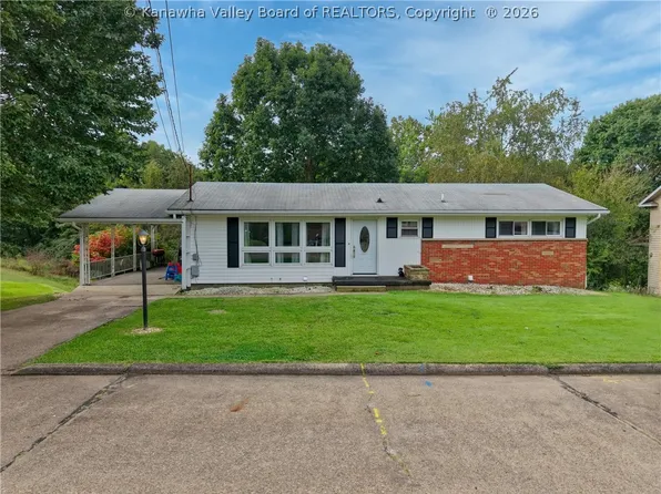 1718 Forest Hills Dr, Vienna, WV 26105