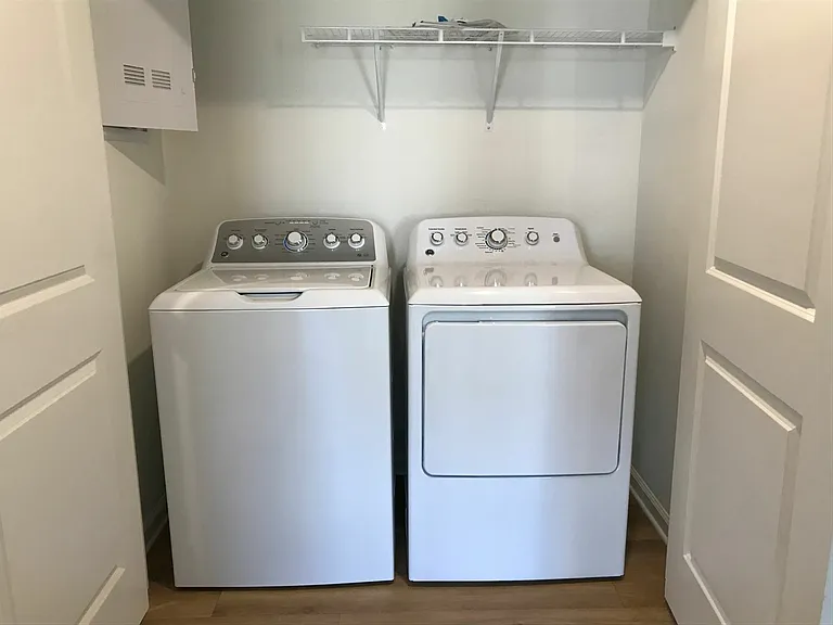 In-Unit Full Size Washer/Dryer