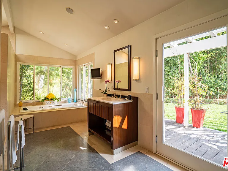 13324 W Sunset Blvd — Photo 3