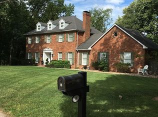 18 Pond Way, Alton, IL 62002