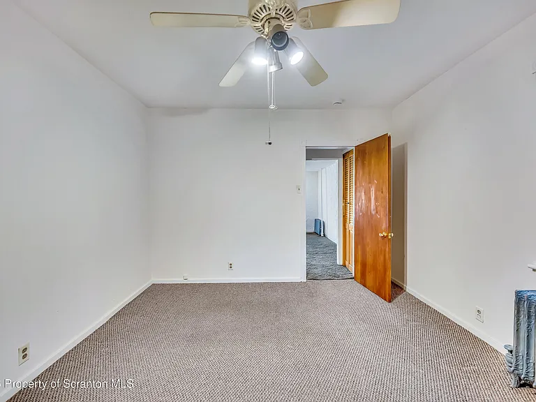 1020 Farber Ct — Photo 8