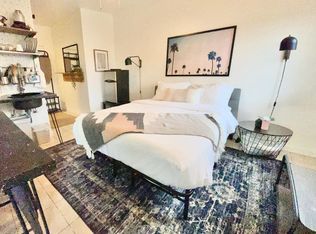 140 W Buckthorn St #B, Inglewood, CA 90301