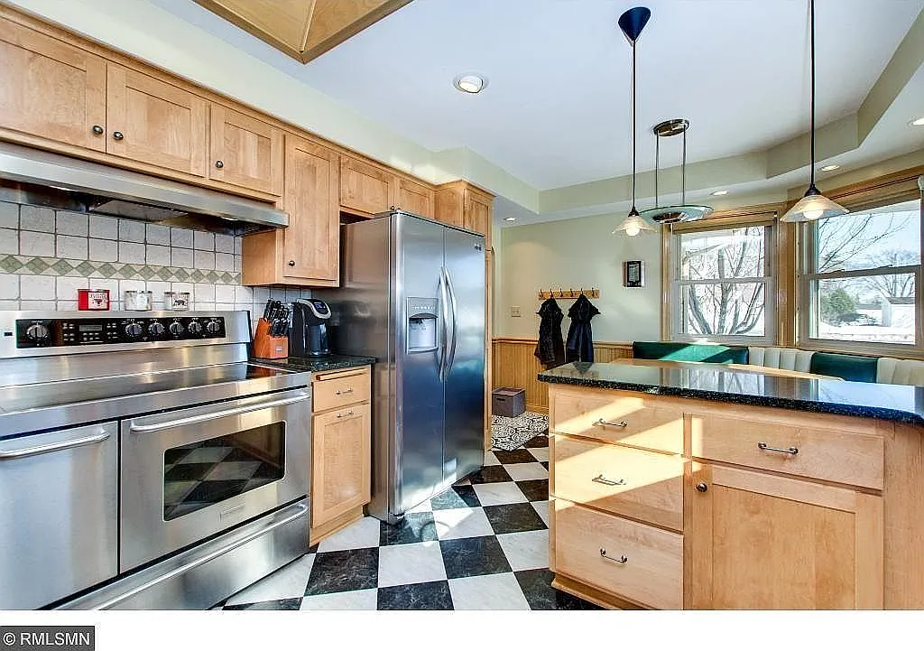 4 bed, 2735 sqft, $3,450 — Photo 4