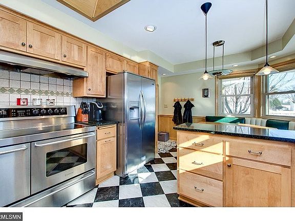 4th image of 1911 Simpson St